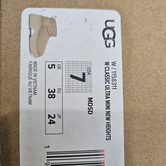 UGG Women's Ultra Mini New Heights (US Women's 7) - Picture 3 of 6